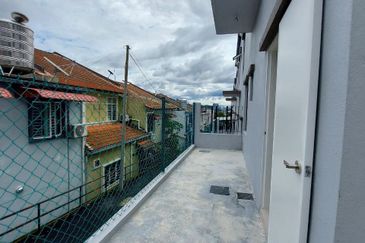 Spacious Newly House CORNER LOT 3 Storey SUPERLINK  Ukay Bestari AMPANG