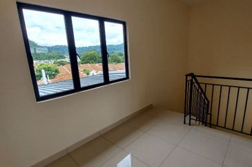 Spacious Newly House CORNER LOT 3 Storey SUPERLINK  Ukay Bestari AMPANG