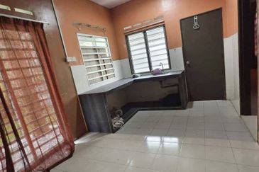 Corner Lot Single Storey Terrace House, Taman Langat Utama 3, Banting, Selangor