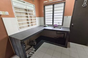 Corner Lot Single Storey Terrace House, Taman Langat Utama 3, Banting, Selangor