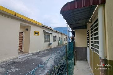Corner Lot Single Storey Terrace House, Taman Langat Utama 3, Banting, Selangor
