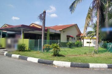 Corner Lot Single Storey Terrace House, Taman Langat Utama 3, Banting, Selangor