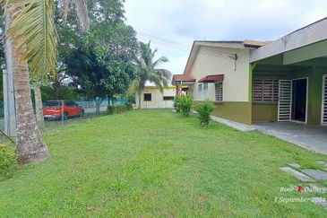 Corner Lot Single Storey Terrace House, Taman Langat Utama 3, Banting, Selangor