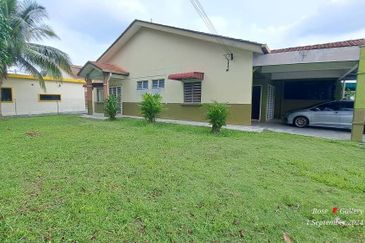 Corner Lot Single Storey Terrace House, Taman Langat Utama 3, Banting, Selangor