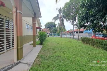 Corner Lot Single Storey Terrace House, Taman Langat Utama 3, Banting, Selangor