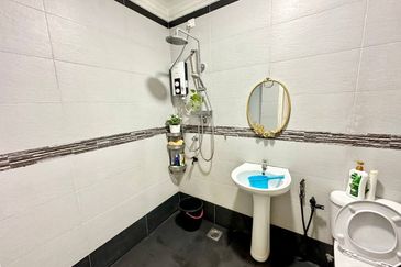  2 Storey Semi D Taman Prima Saujana Kajang Selangor 