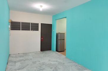 Iris Apartment, Taman Saujana Utama