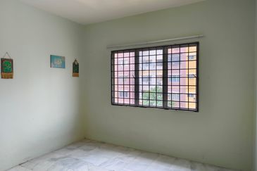 Iris Apartment, Taman Saujana Utama