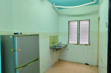 Iris Apartment, Taman Saujana Utama