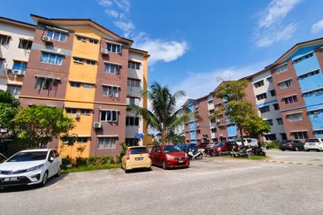 Iris Apartment, Taman Saujana Utama