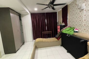 Bandar Enstek (Timur)