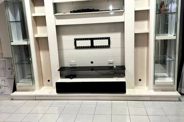 Bandar Enstek (Timur)