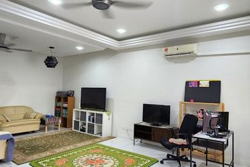 Hundred East @ Bandar Enstek