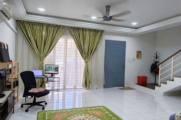 Hundred East @ Bandar Enstek