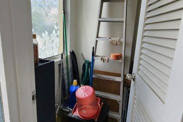 Hundred East @ Bandar Enstek