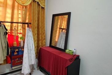 Hundred East @ Bandar Enstek