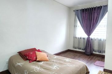 Hundred East @ Bandar Enstek