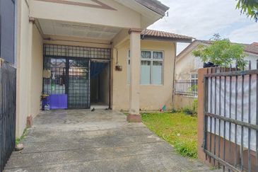 Taman Seroja, Bandar Baru Salak Tinggi