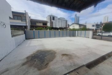 Taman Pelangi, Plentong