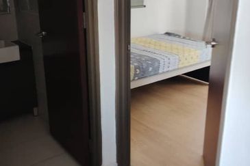 Baypoint @ Country Garden Danga Bay