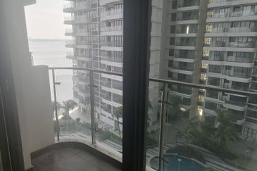 Baypoint @ Country Garden Danga Bay