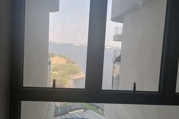 Baypoint @ Country Garden Danga Bay