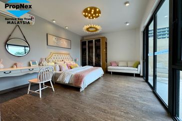 Forest City Golf Resort, Gelang Petah