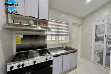 Stulang Laut / Darat