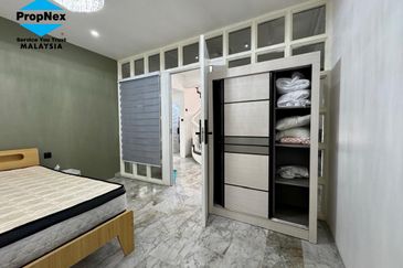 Stulang Laut / Darat