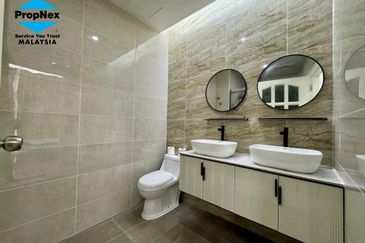 Stulang Laut / Darat