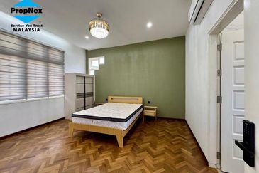 Stulang Laut / Darat