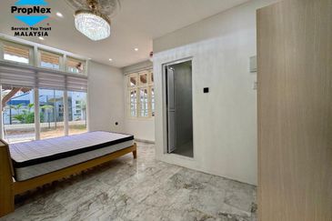 Stulang Laut / Darat