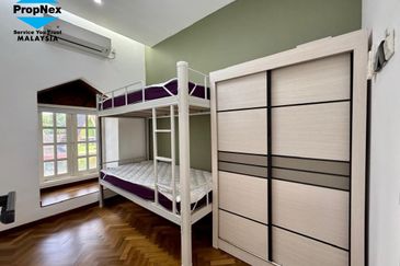 Stulang Laut / Darat