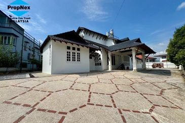 Stulang Laut / Darat