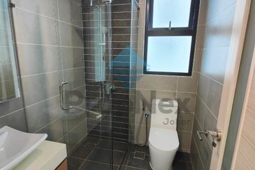 The M @ Medini Macrolink