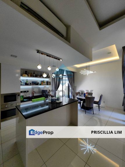 Avira Medini Iskandar, Johor, Nusajaya