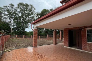 SL 13, Bandar Sungai Long