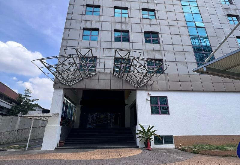 6-Storey Building (Suitable For College/University used)