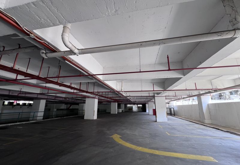 6-Storey Building (Suitable For College/University used)