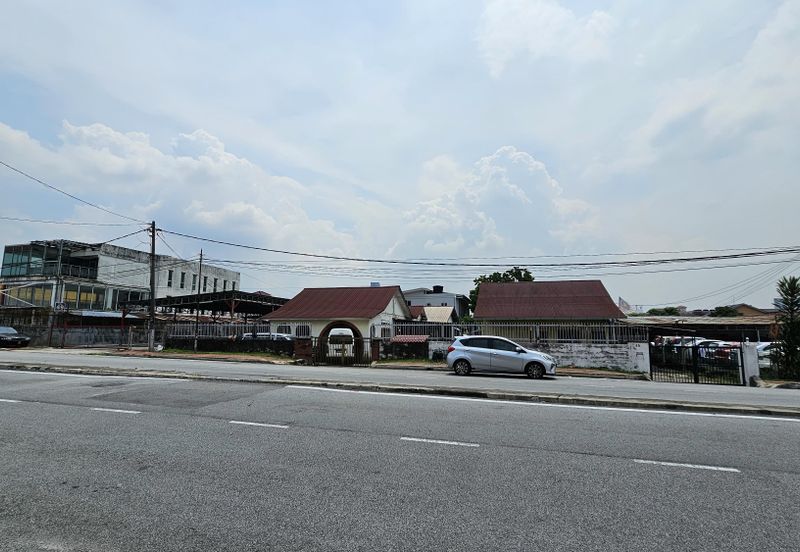 PJ OLD TOWN 3 STOREY COMMERCIAL BUILDING FOR SALE 