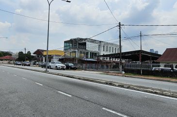 PJ OLD TOWN 3 STOREY COMMERCIAL BUILDING FOR SALE 