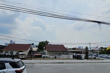 PJ OLD TOWN 3 STOREY COMMERCIAL BUILDING FOR SALE 