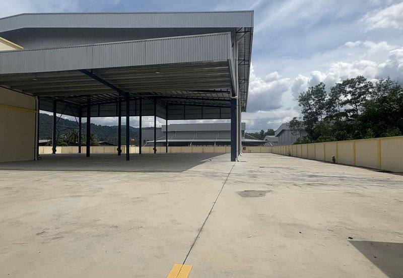 Detached Factory Kawasan Perusahaan Batu, Rawang For Rent
