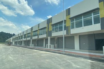 Saujana Utama CORNER NEW SHOPLOT @ Sungai Buloh, Bandar Puncak Alam