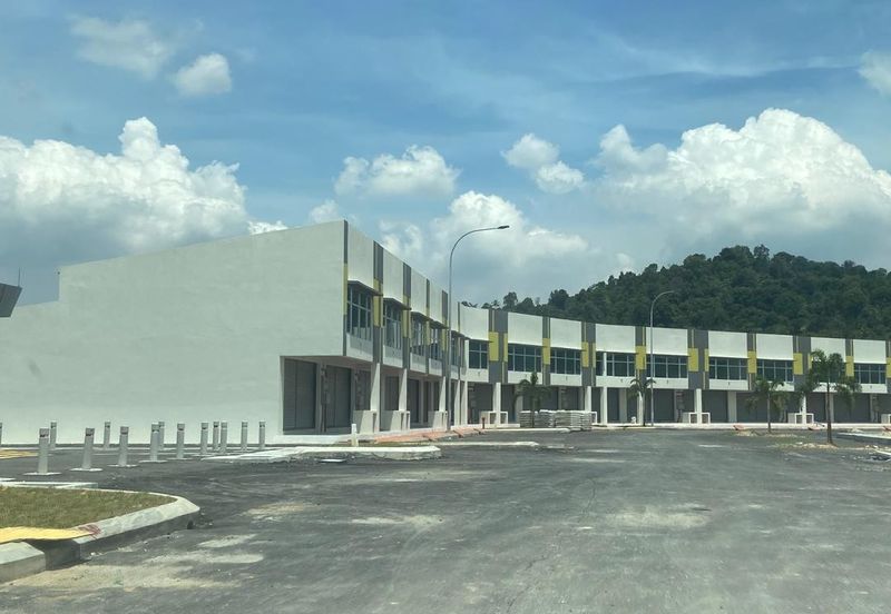 Saujana Utama CORNER NEW SHOPLOT @ Sungai Buloh, Bandar Puncak Alam