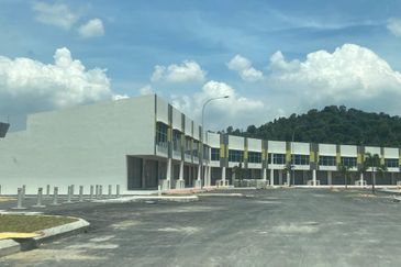 Saujana Utama CORNER NEW SHOPLOT @ Sungai Buloh, Bandar Puncak Alam