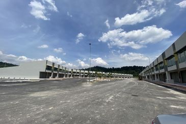 Saujana Utama, Brand New Shoplot, Sungai Buloh Selangor