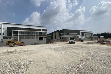 Bandar Puncak Alam Factory, Close to Main Road 