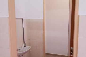 Flat Desa Mentari Blok 5