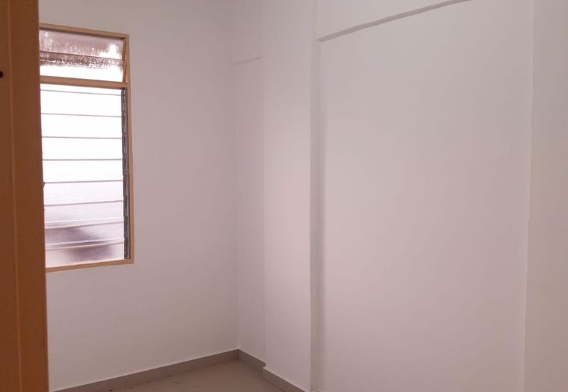 Flat Desa Mentari Blok 5